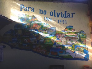 A mural dedicated to the areas affected by the Salvadoran Civil War. "Para no olvidar" translates to "So as not to forget"
