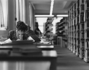 LSE-student-studying-in-Library-1981
