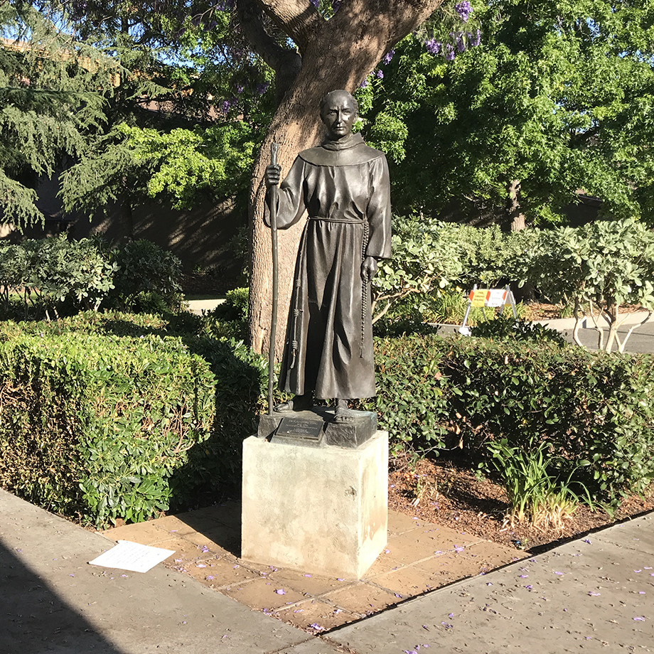 Photo of statue of Fr. Serra on SCU's campus