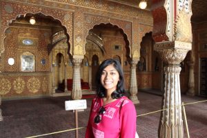 Before leaving Bikaner, we visited this beautiful royal palace, Junagarh Fort. It was full of walls plated with real gold and adorned with precious jewels.